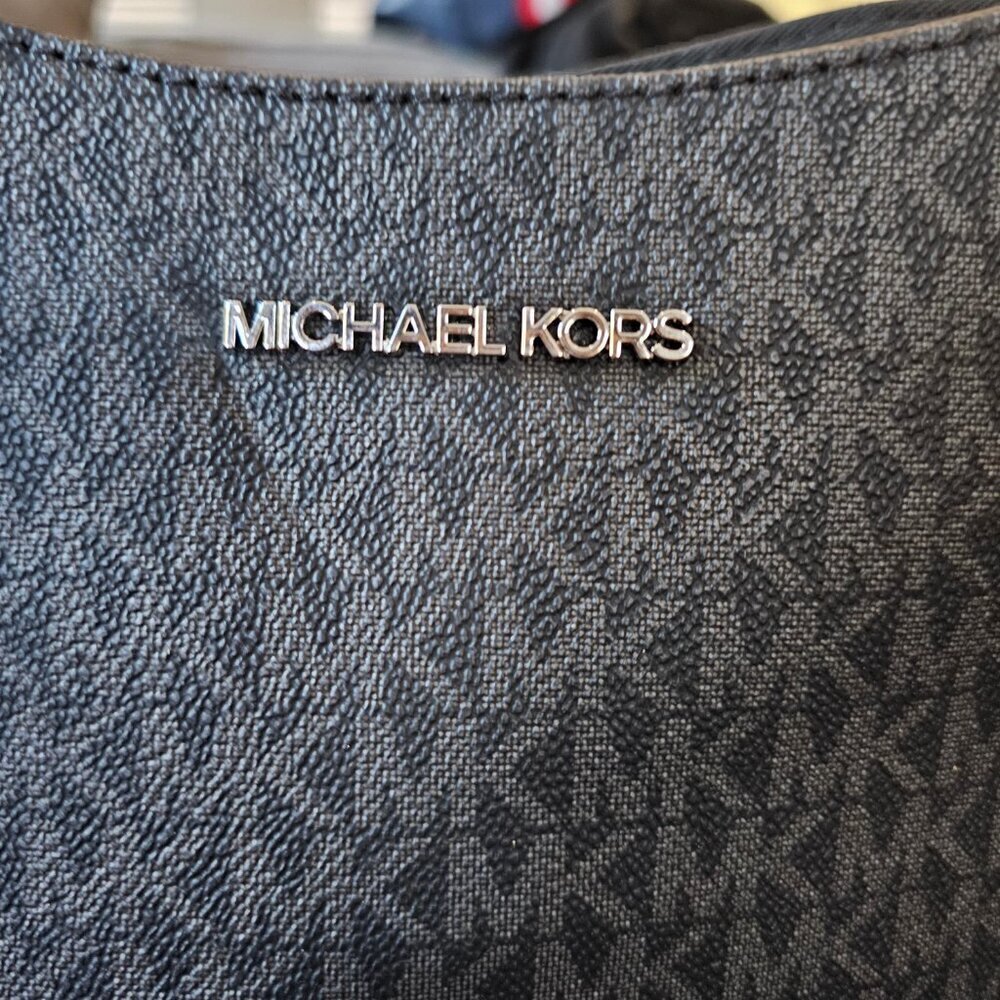 NWT Michael Kors Signature Black Jet Set Travel Chain Shoulder Tote Bag - Picture 4 of 13